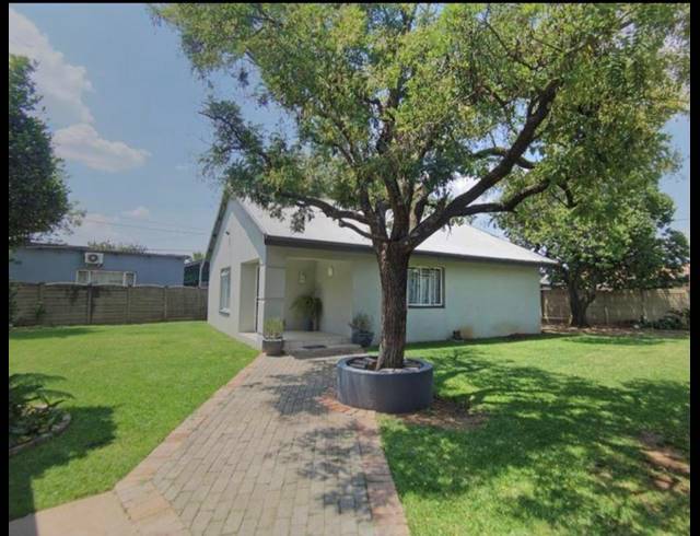 5 BEDROOM HOUSE FOR SALE IN THREE RIVERS